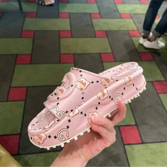 New in box Gucci Kawaii Double G interlocking embossed platform slide sandals - Picture 4 of 10